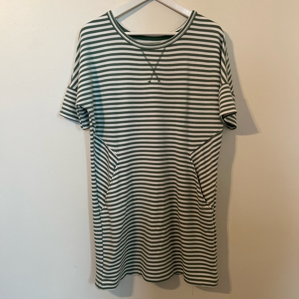 Green & White Striped Pullover Shift Dress with Pockets size Small